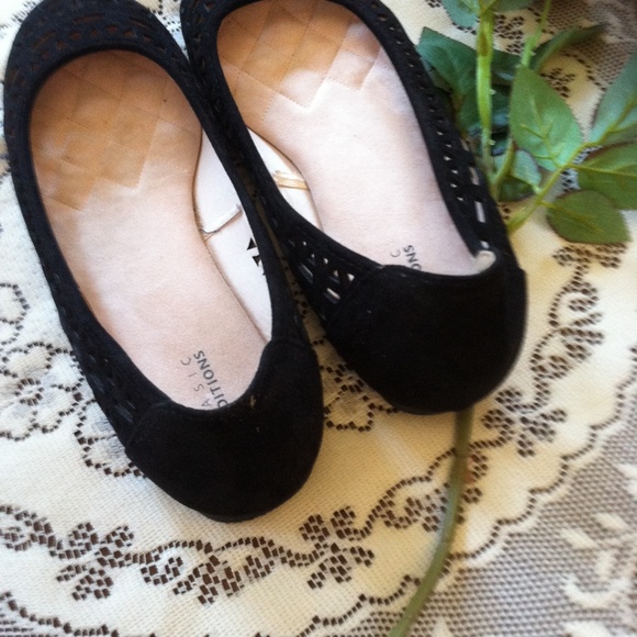 Basic Edition Shoes - Picture 3 of 3